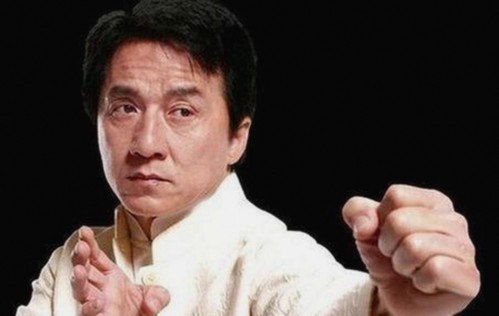 最新动态：明星幕后故事曝光引发热议