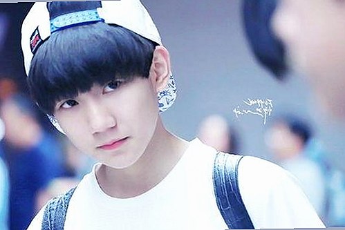 从默默无闻到焦点人物：色无极的逆转之路