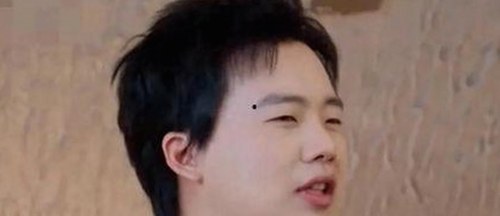 明星幕后故事曝光，娱乐圈真实面貌逐渐揭晓